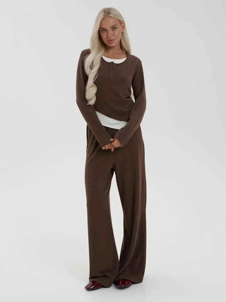 Noelle – Zweiteiliges Lounge Set mit Kontrastbund & weitem Bein