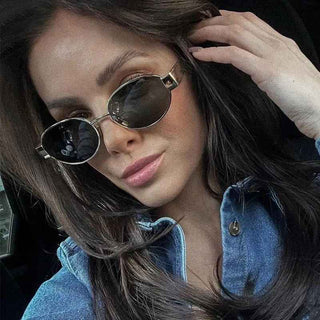 Livia – ovale sonnenbrille mit silberdetails und schmaler fassung