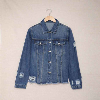 Lina – Weit geschnittene Jeansjacke mit Rissen und ausgefranstem Saum