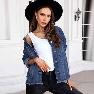 Lina – Weit geschnittene Jeansjacke mit Rissen und ausgefranstem Saum