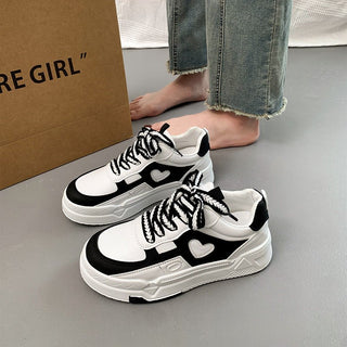 cassidy – chunky sneakers mit herz-detail in kontrastfarben - Cecile Lavelle