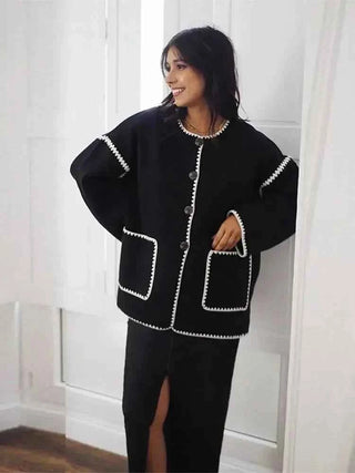 Mira – Damen Strickjacke mit Kontrastnähten & Knopfleiste