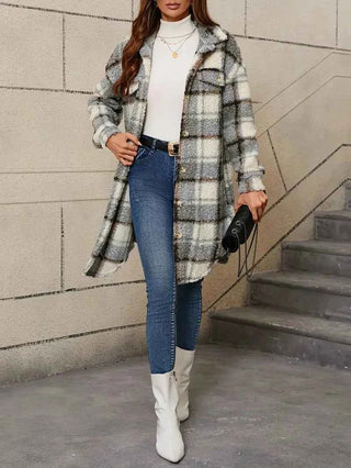 Elisa – Kariertes Damen Trenchcoat aus Teddy-Stoff mit Knopfleiste