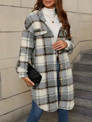 Elisa – Kariertes Damen Trenchcoat aus Teddy-Stoff mit Knopfleiste