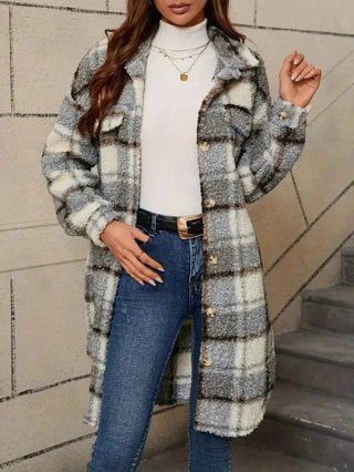 Elisa – Kariertes Damen Trenchcoat aus Teddy-Stoff mit Knopfleiste