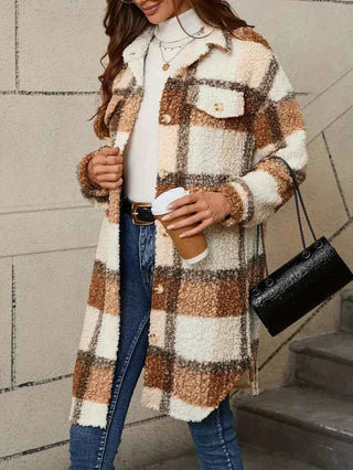 Elisa – Kariertes Damen Trenchcoat aus Teddy-Stoff mit Knopfleiste