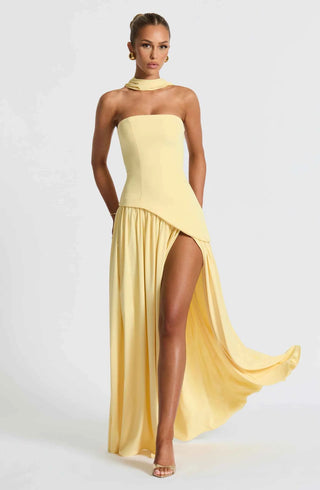 Maxikleid mit Beinschlitz und Drapée-Detail