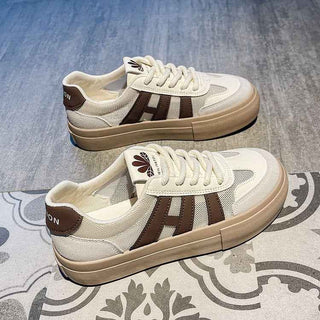 Lässige Sneaker mit Schnürung