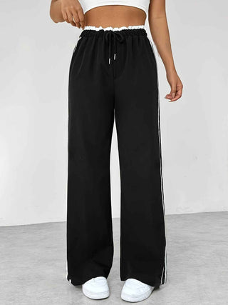 Weite Hose mit Streifen