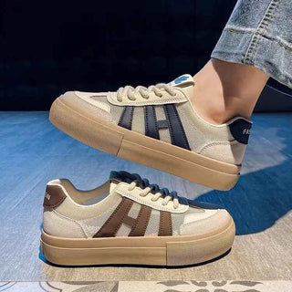 Lässige Sneaker mit Schnürung