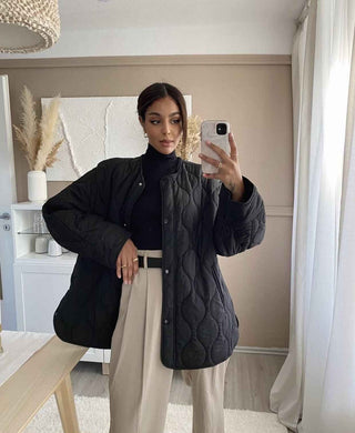 Taillierte Steppjacke mit Knopfverschluss