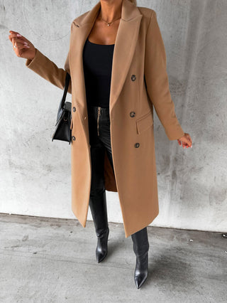 Figurbetonter Trenchcoat in Long-Form