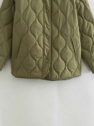 Taillierte Steppjacke mit Knopfverschluss