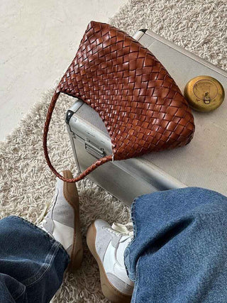 Schultertasche mit geflochtenem Detail