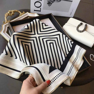 Alicia – Damen - Schal mit geometrischem Labyrinthmuster - Cecile LavelleSchwarz