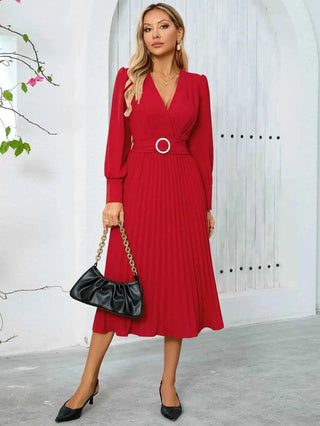 amalia – plissiertes midikleid mit gürtel und v - ausschnitt - Cecile LavelleWeinrot