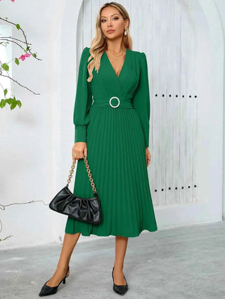 amalia – plissiertes midikleid mit gürtel und v - ausschnitt - Cecile LavelleTannengrün