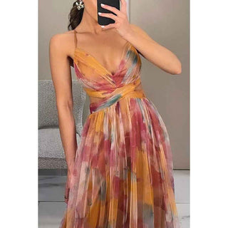 Amara – Elegantes Maxikleid aus floraler Chiffon, mit feinen Spaghettiträgern und raffiniertem Cut - Out - Cecile Lavellegeblümt