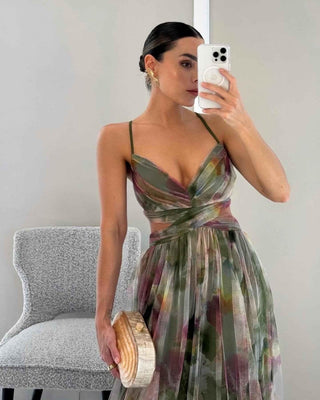 Amara – Elegantes Maxikleid aus floraler Chiffon, mit feinen Spaghettiträgern und raffiniertem Cut - Out - Cecile LavelleGrün