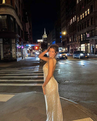 Amara – Glitzerndes Pailletten - Maxikleid mit schmalen Trägern - Cecile LavelleSilber