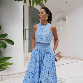 Amara – Zweiteiliges Sommer - Set mit Cut - out - Stickerei und Maxi - Rock - Cecile LavelleBlau