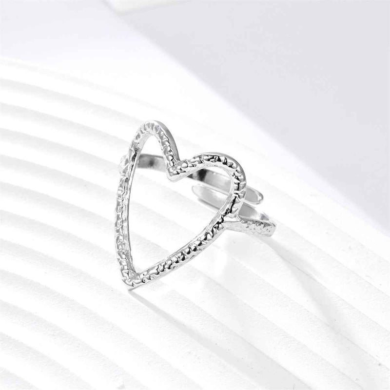 Amelia – Open heart ring in gold or silver