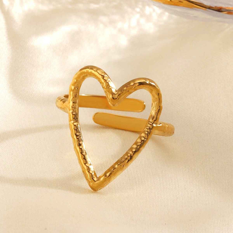 Amelia – Open heart ring in gold or silver