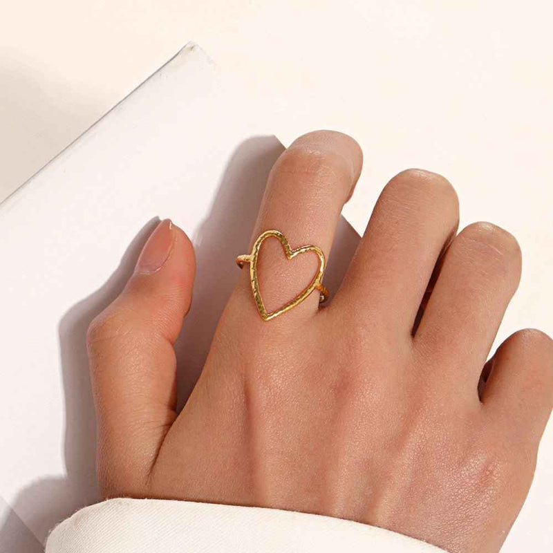 Amelia – Open heart ring in gold or silver