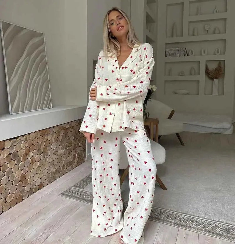 Amelie – Zweiteiliges Pyjama-Set mit Herzmuster & weitem Bein