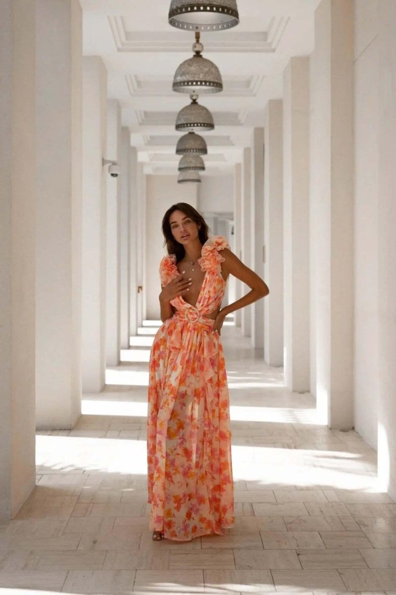 Amira – Rückenfreies Maxikleid mit Blumenmuster, Rüschen und Cut-Outs