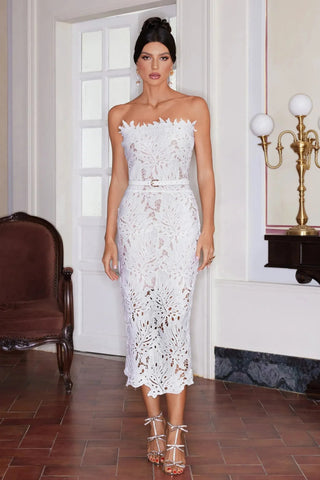 Amira – trägerloses Midikleid aus Spitze mit Cut - outs - Cecile LavelleWeiss