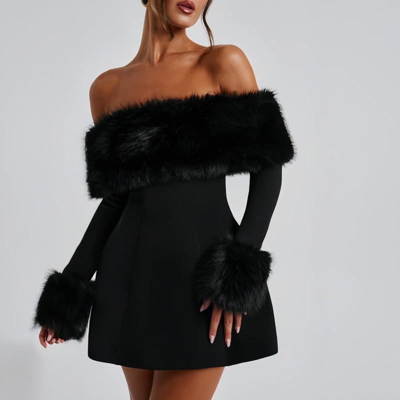 Aurora – Off-shoulder minikjole med kunstpelskant
