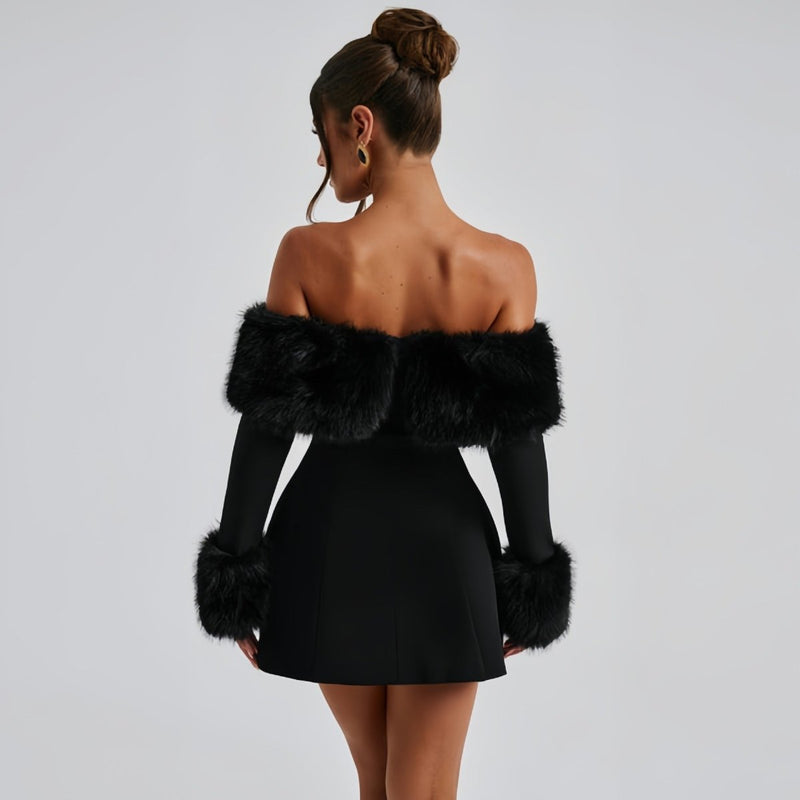 Aurora – Off-shoulder minikjole med kunstpelskant