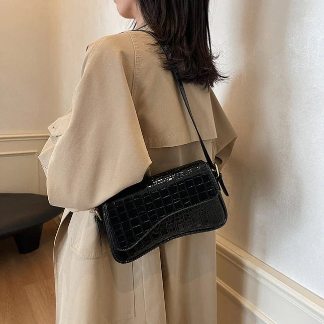 Mila – Damen-Schultertasche mit strukturierter Oberfläche und Wellenklappe