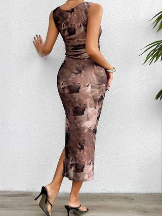 Camila – Figurbetontes Midikleid mit Wasserfarben - Print & Satin - Look - Cecile LavelleBraun