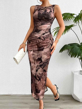 Camila – Figurbetontes Midikleid mit Wasserfarben - Print & Satin - Look - Cecile LavelleBraun