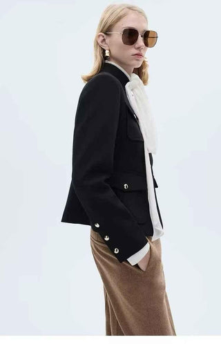 Carmen – Kurze Offiziersjacke mit Goldknöpfen und Pattentaschen - Cecile LavelleSchwarz