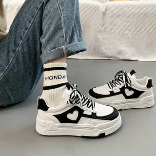 cassidy – chunky sneakers mit herz - detail in kontrastfarben - Cecile LavelleWeiss - schwarz