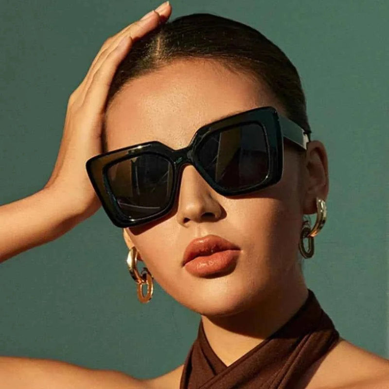 Celine – Schwarze Oversize Sonnenbrille mit kantigem Cat-Eye-Design