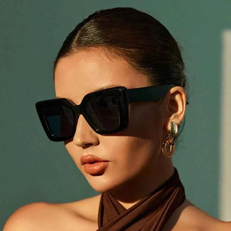 Celine – Schwarze Oversize Sonnenbrille mit kantigem Cat-Eye-Design