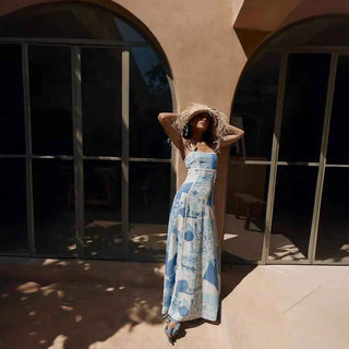 Chiara – Boho Maxikleid mit mediterranem Muster und Rückenschleife - Cecile LavelleBlau