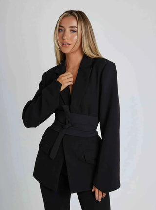Chiara – Taillierter Damen Blazer mit Bindegürtel & weitem Revers - Cecile LavelleSchwarz