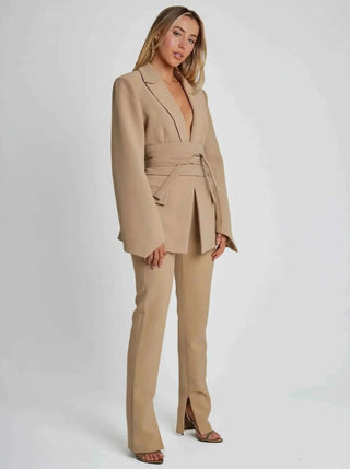 Chiara – Taillierter Damen Blazer mit Bindegürtel & weitem Revers - Cecile LavelleSchwarz