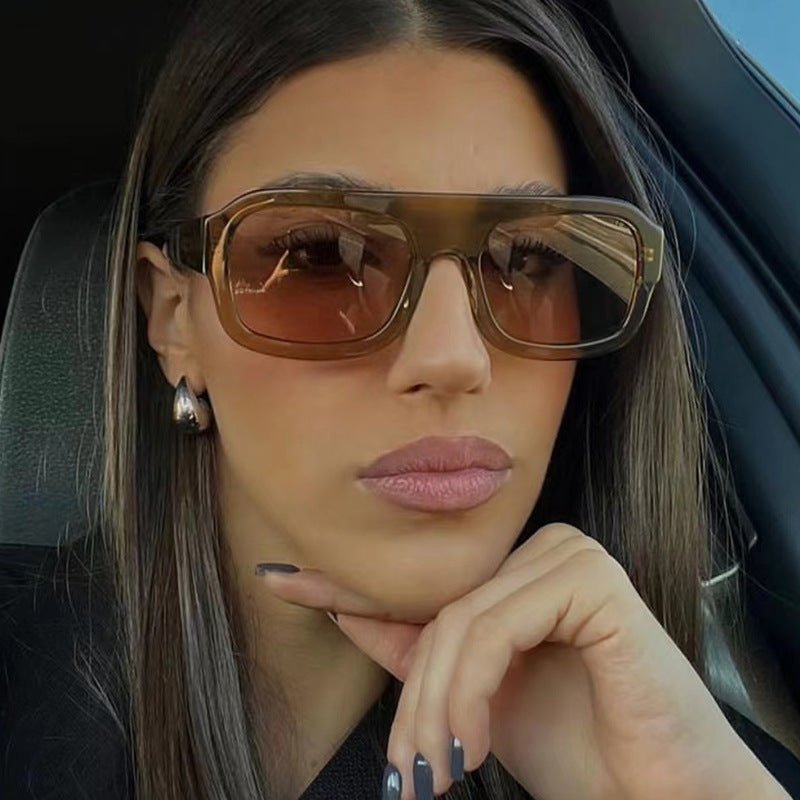 Chiara – Oversized Sunglasses with Wide Frame and Gradient Lenses