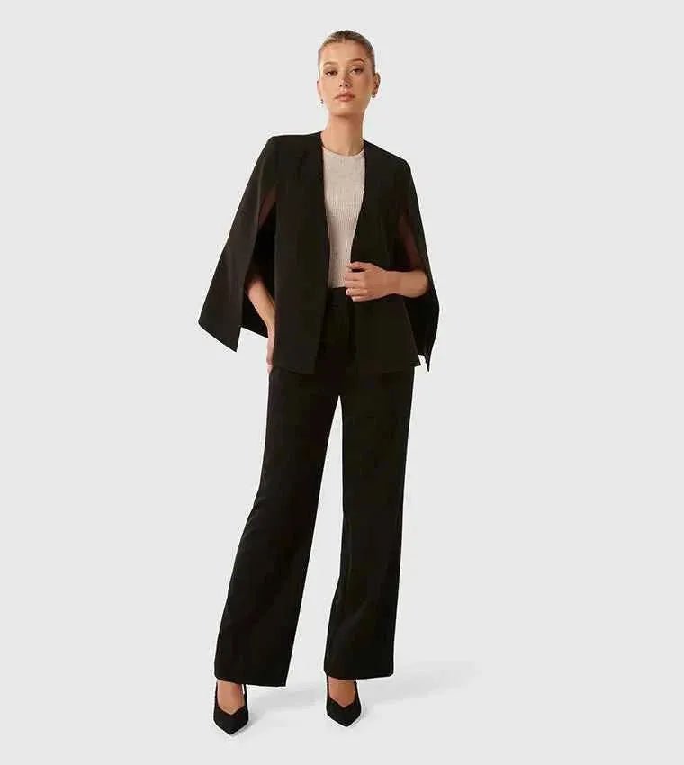 Claire – Eleganter Damen Cape Blazer mit fließendem Schnitt & Ärmelschlitz