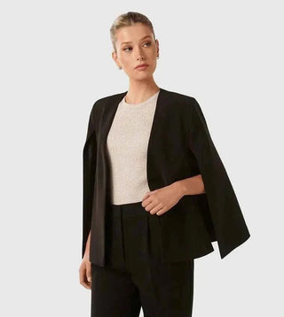 Claire – Eleganter Damen Cape Blazer mit fließendem Schnitt & Ärmelschlitz - Cecile LavelleSchwarz