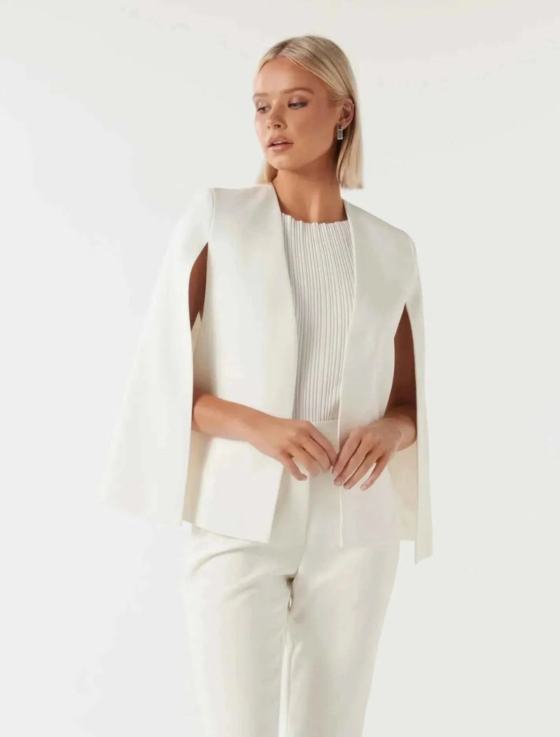 Claire – Eleganter Damen Cape Blazer mit fließendem Schnitt & Ärmelschlitz