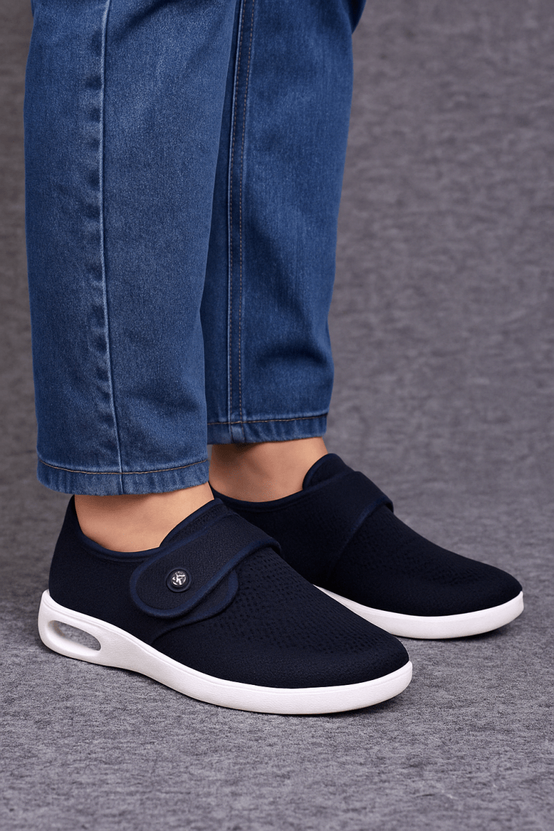 Women's sneakers with comfort sole and Velcro fastener