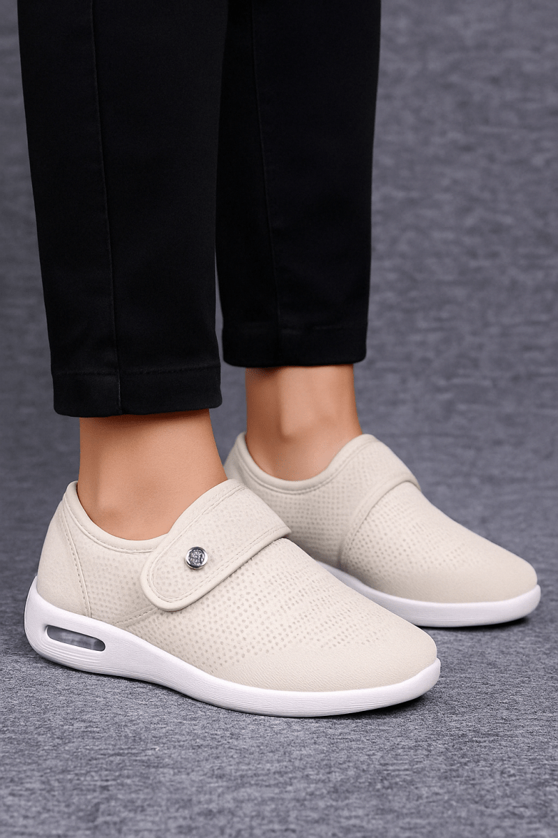 Women's sneakers with comfort sole and Velcro fastener
