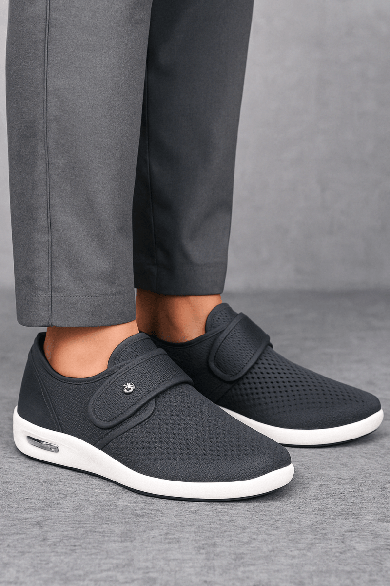 Women's sneakers with comfort sole and Velcro fastener
